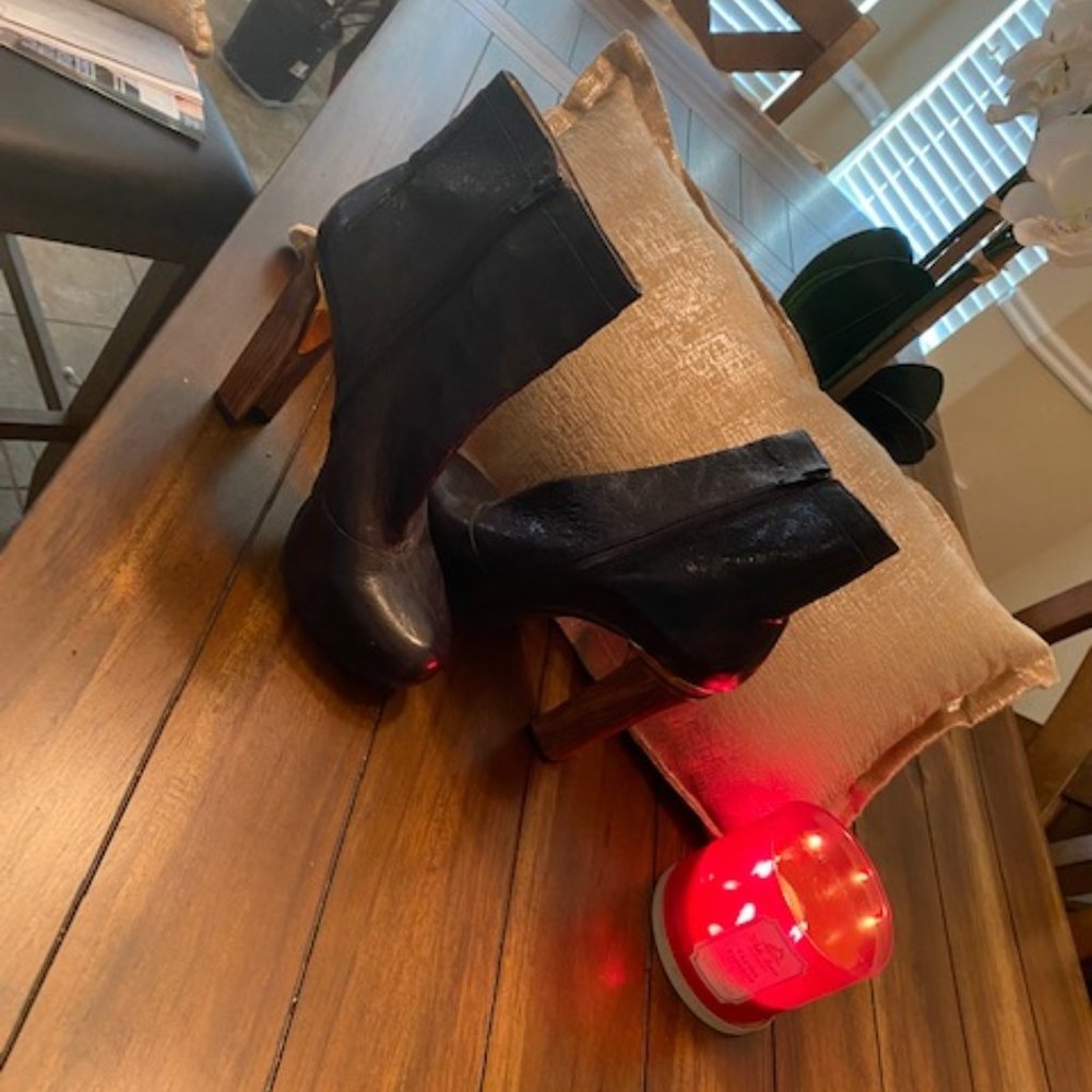 Nine West Boots Gold trim on the Heel Size 9.5